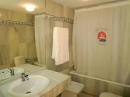 Turisticos Rio Marinas * ネルハ